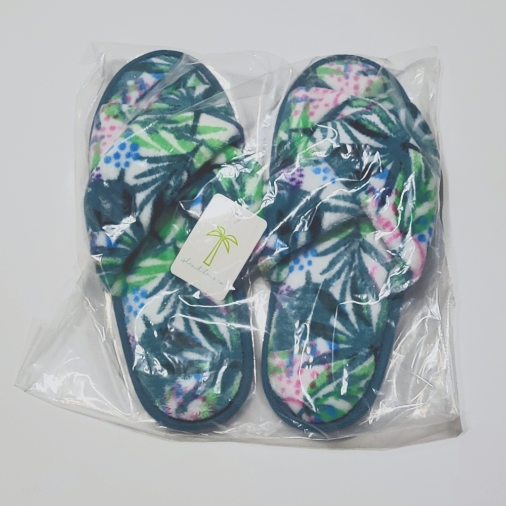 Island Haus Women's Slippers NWT Size S/M